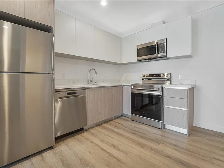 10918 Camarillo St #301 — Photo 20