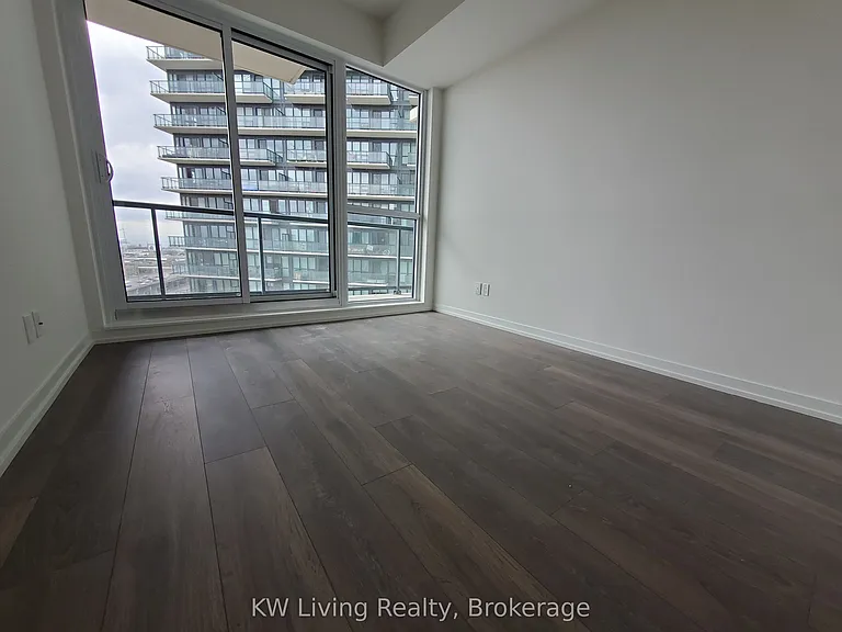 49 E Liberty St #1105 — Photo 6