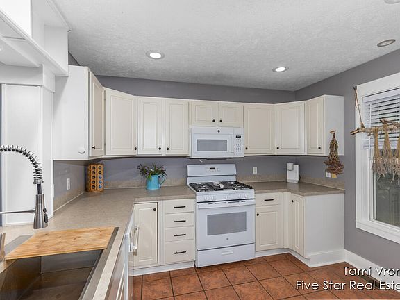 4th image of 11129 Creekside Dr