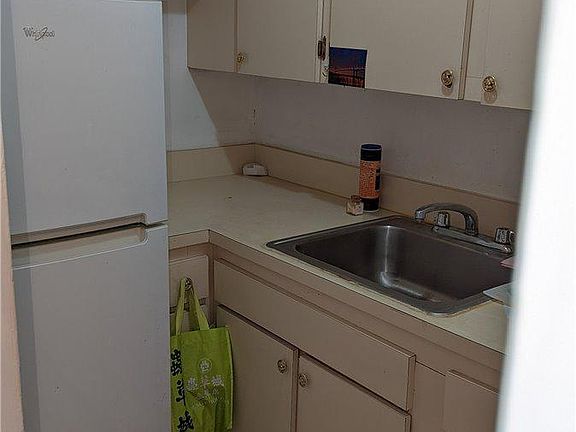 5th image of 8900 170th St APT 6B