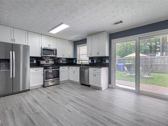 4th image of 119 Forrest Ave