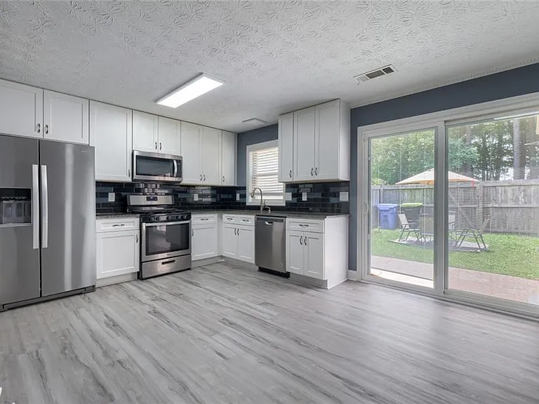 119 Forrest Ave — Photo 4