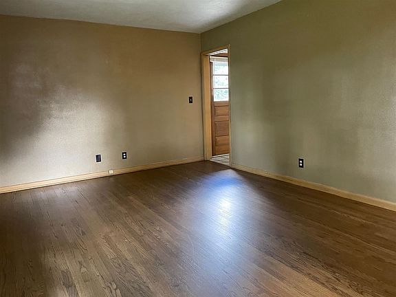 5th image of 3412 Seward Ave