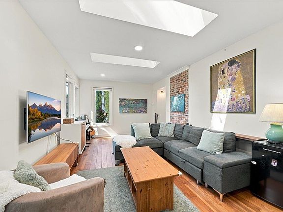 5th image of 4151 Fircrest Pl