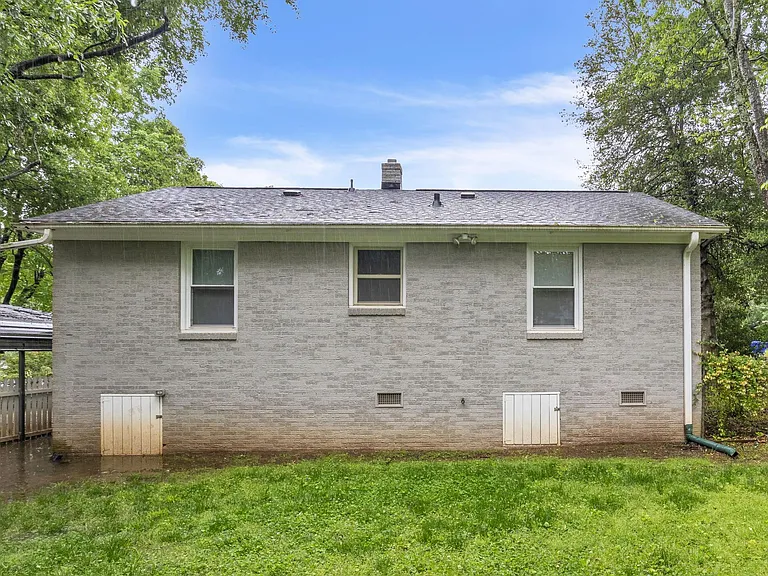 10 Eastwood Ct — Photo 22