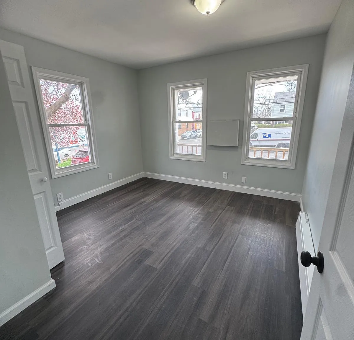 3 bed, 950 sqft, $2,450 — Photo 4