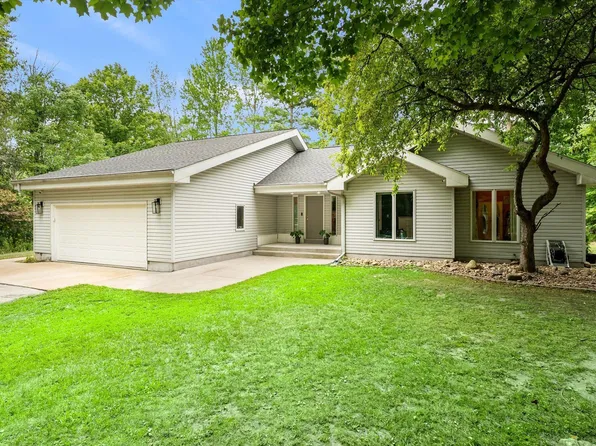 1844 Cree Rd, Fremont, MI 49412