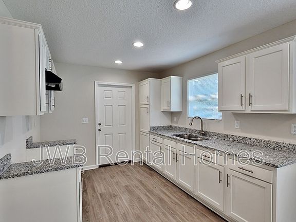 3rd image of 2271 W 23rd St