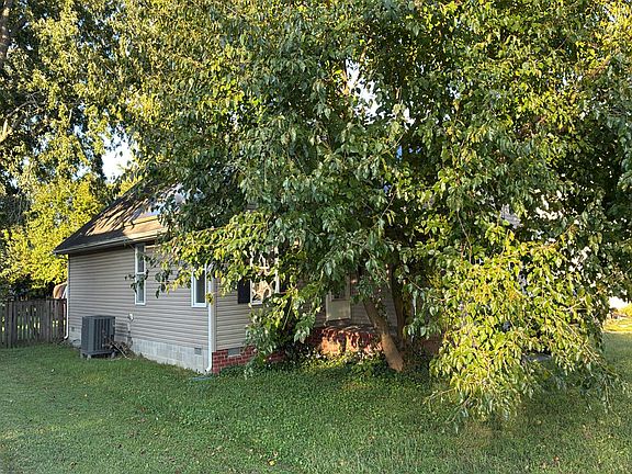 3rd image of 110-1 Maple Ave