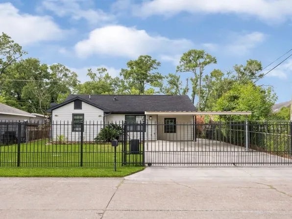 710 Woodhue St, Channelview, TX 77530