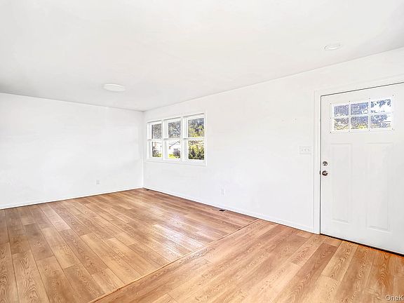 4th image of 138 Central Avenue