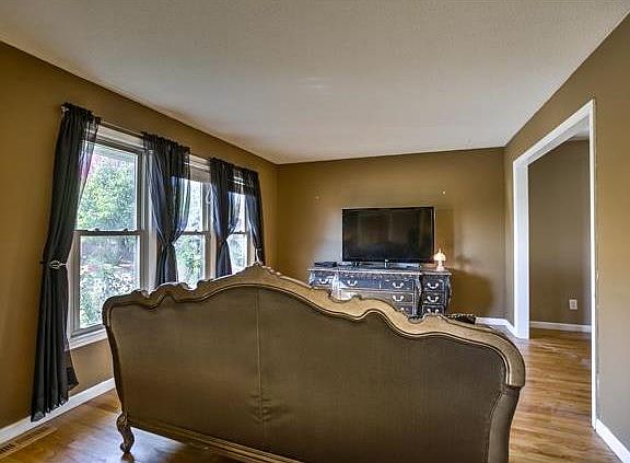 4th image of 8706 Linda Ln