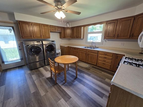 3rd image of 208 Burkett St