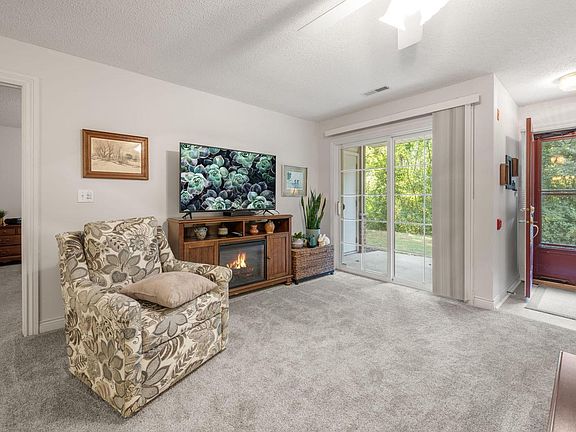 5th image of 590 Pewaukee ROAD #C