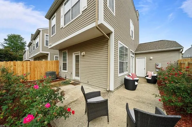 2 bed, 2.5 bath, 1529 sqft, $2,150 — Photo 2