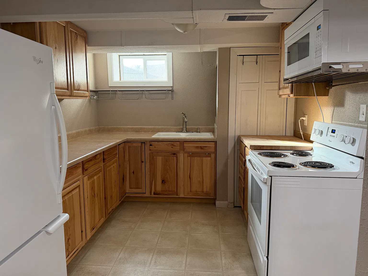 1 bed, 650 sqft, $1,200 — Photo 3