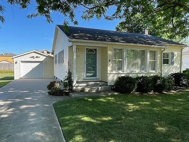 7383 Chestnut St — Photo 1