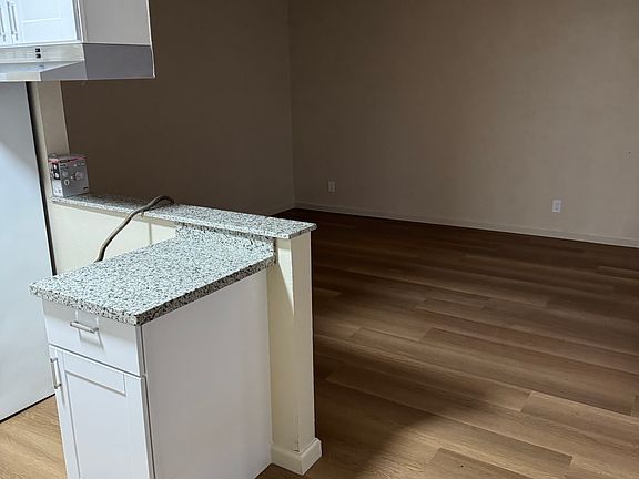4th image of 411 W Century Blvd APT 2