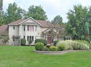 2899 Lamplight Ln, Willoughby, OH