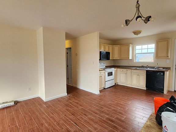 3rd image of 77 Laurelton Dr