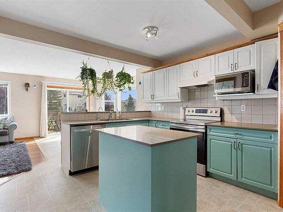 4th image of 25 E Hillview Rd