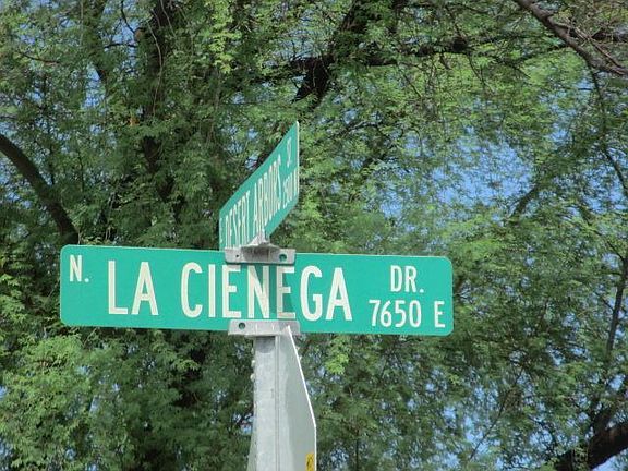 5th image of 2806 N La Cienega Dr