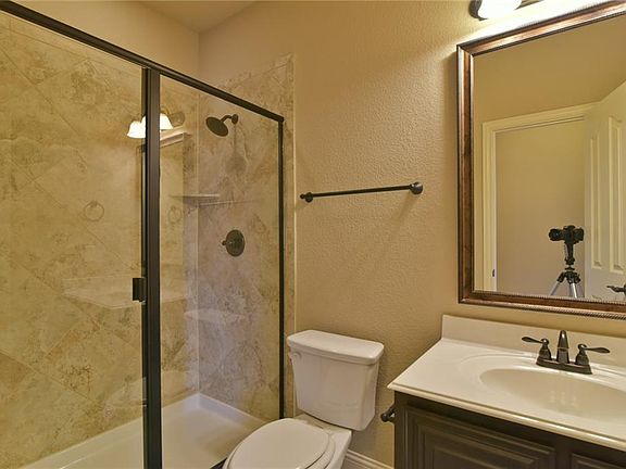 5th image of 128 Hurstwood Ct