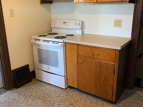 3rd image of 612 E Tallmadge Ave #612