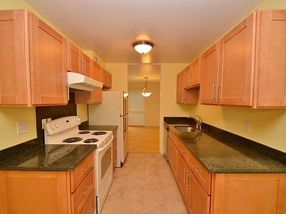 4th image of 116 Surrey Ln