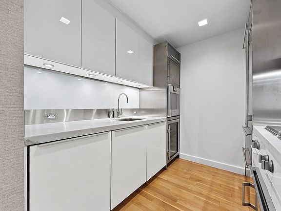 4th image of 400 E 67th St #10F
