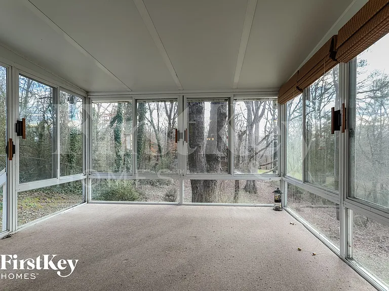 3240 Hilltop Cir — Photo 8