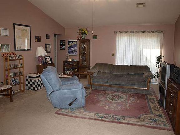 4th image of 4012 SW Hickory Ln