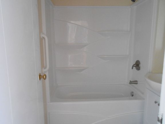 New bathtub and surround