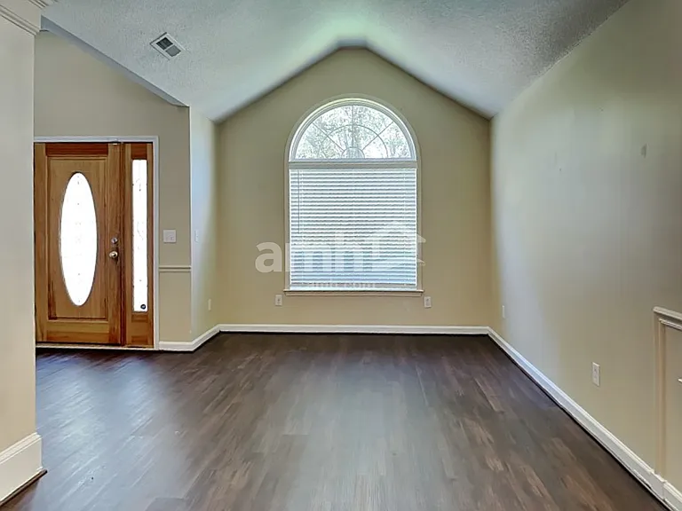 209 Kindlewood Dr — Photo 6