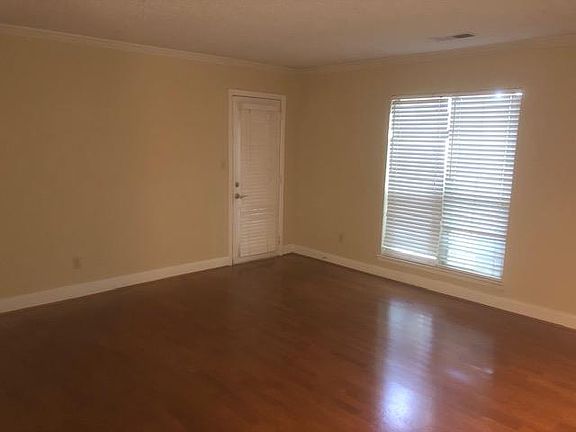 3rd image of 2510 Cranbrook Ln APT 7