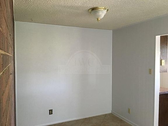 4th image of 1002 Mary Jane Cir