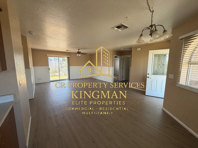 3246 Calumet Ave — Photo 10