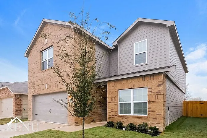 5 bed, 2.5 bath, 2542 sqft, $2,180 — Photo 2