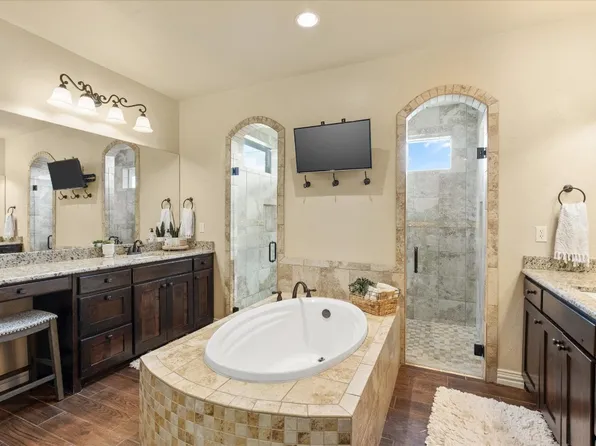102 Brock Ct, Millsap, TX 76066