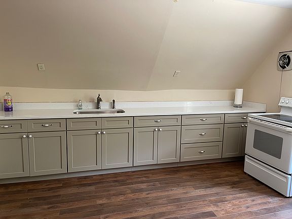 5th image of 429 Manning Blvd #3