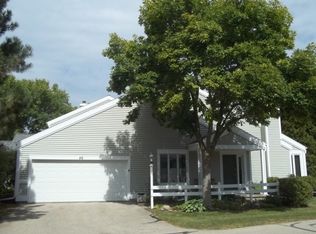 26 Oak Creek Trl, Madison, WI 53717