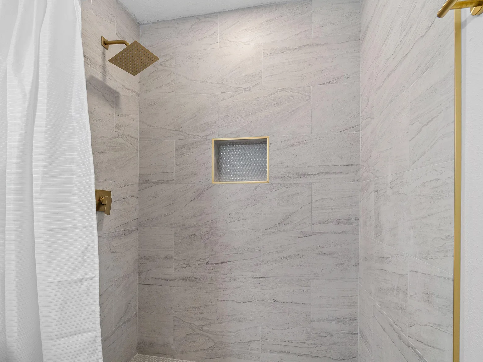 4 bed, 2.0 bath, 1981 sqft, $728 — Photo 3