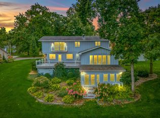 661 Fairway View Dr, Coldwater, MI 49036