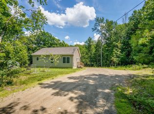 942 Pond Rd, Manchester, ME 04351