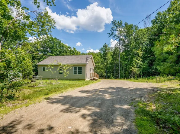 942 Pond Road, Manchester, ME 04351
