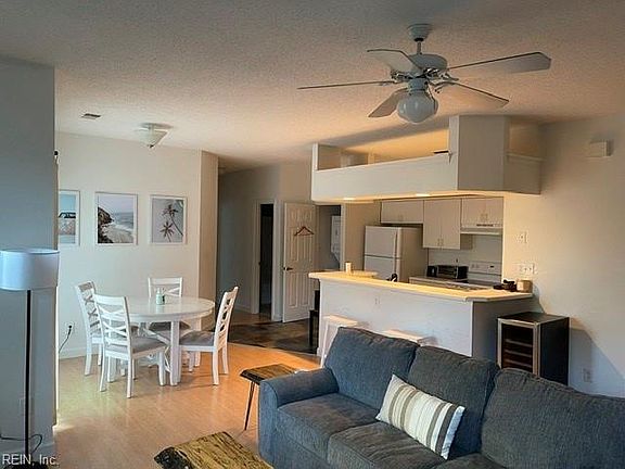 3rd image of 2305 Beach Haven Dr APT 201