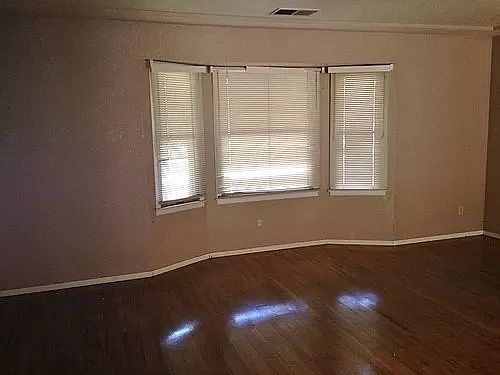 4th image of 2845 Laverne Ave