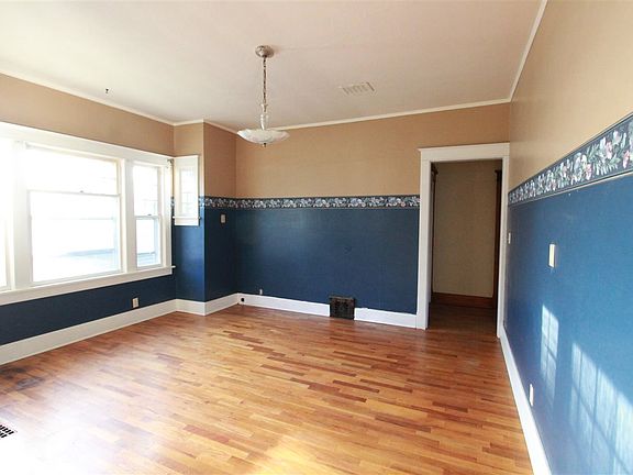 4th image of 124 NE 8th St