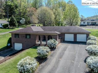 326 Mountain Valley Dr, West Jefferson, NC 28694