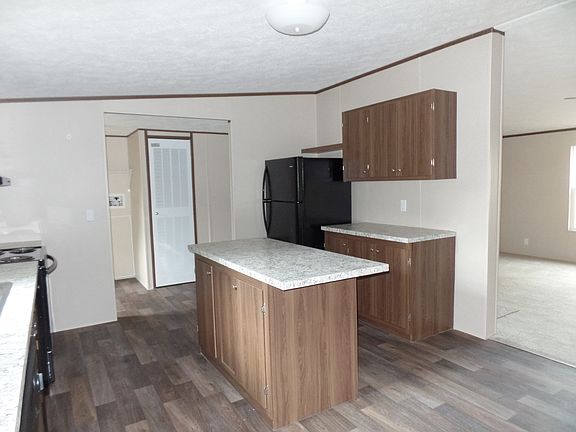 3rd image of 355 Bayhead Dr